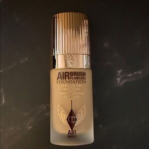 Charlotte Tilbury Airbrush Flawless Blurring & Matte Foundation - 8N